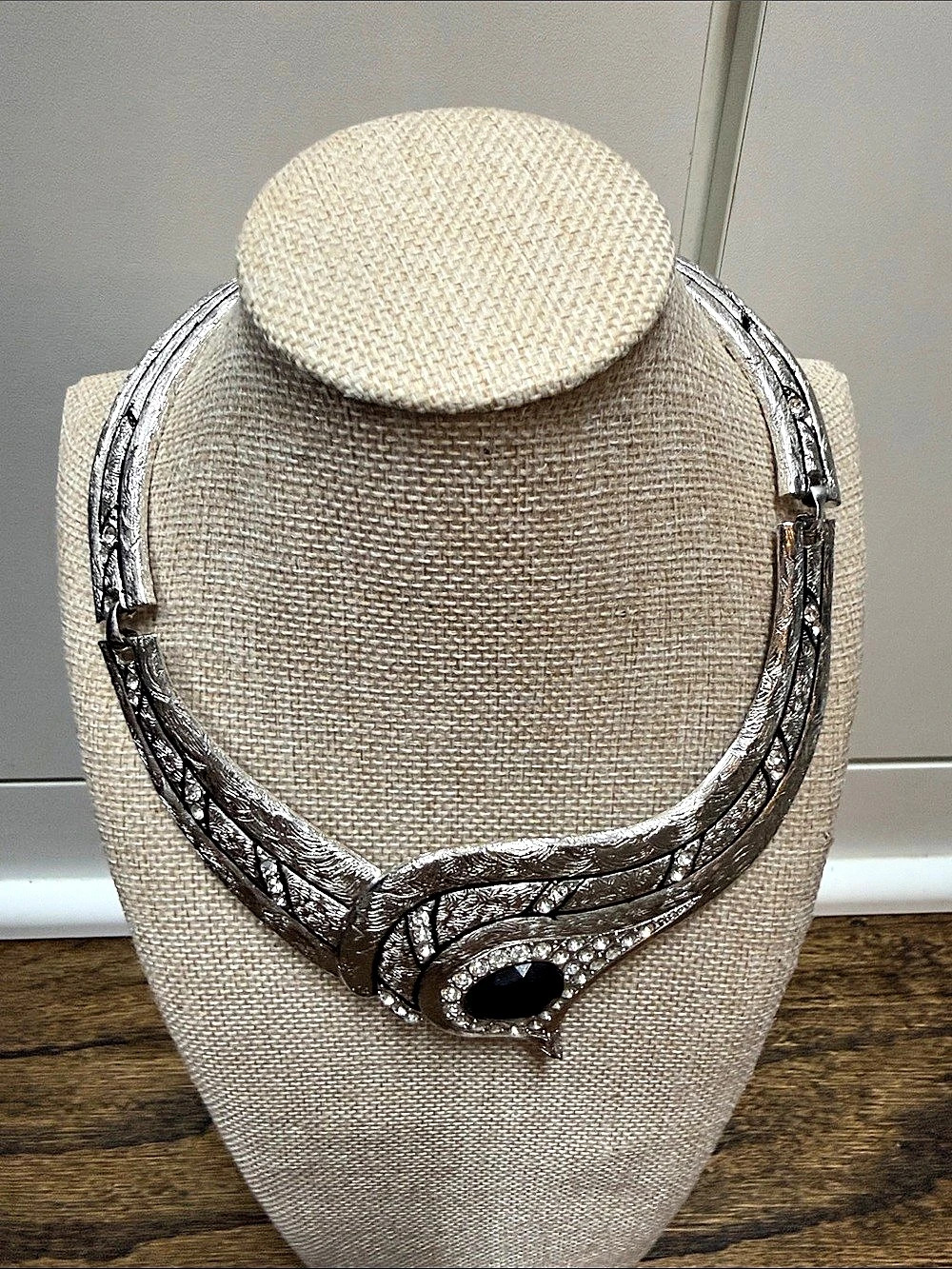 Statement Pendant Necklace in Silver Like New